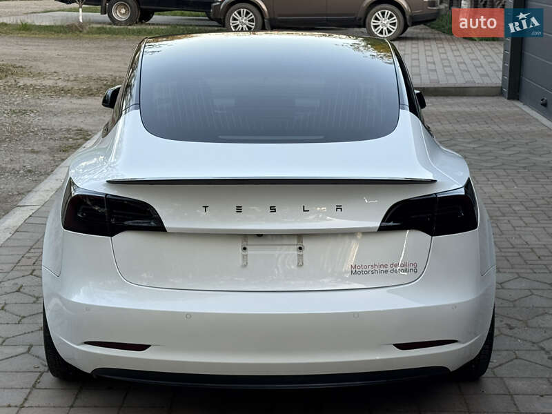 Седан Tesla Model 3 2019 в Черновцах