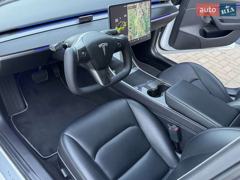 Седан Tesla Model 3 2019 в Черновцах