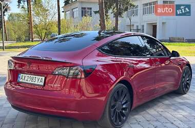 Седан Tesla Model 3 2022 в 