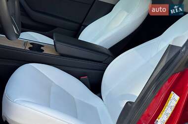 Седан Tesla Model 3 2022 в 