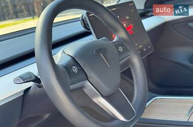 Седан Tesla Model 3 2022 в 