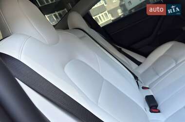 Седан Tesla Model 3 2022 в 