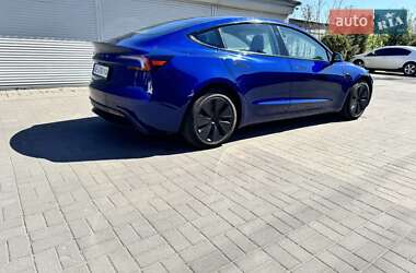 Седан Tesla Model 3 2023 в 