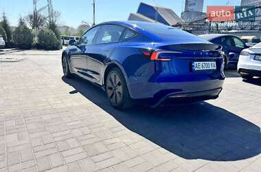 Седан Tesla Model 3 2023 в 