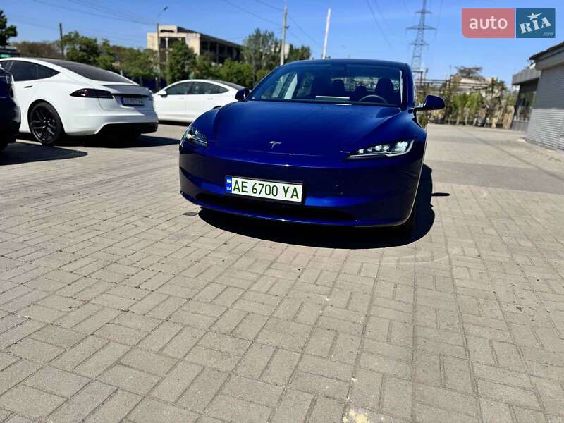 Седан Tesla Model 3 2023 в Днепре