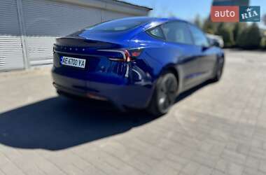 Седан Tesla Model 3 2023 в 