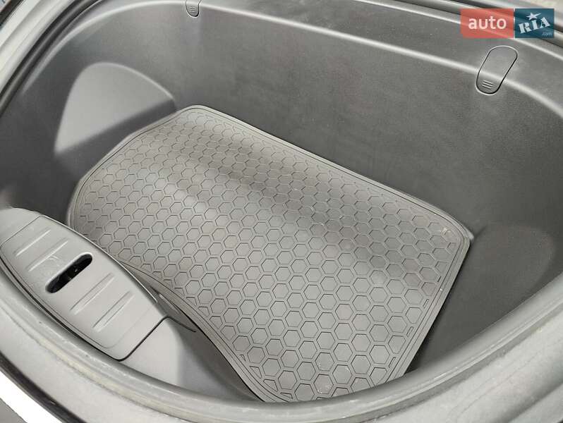 Седан Tesla Model 3 2019 в Киеве фото 26 Седан Tesla Model 3 2019 в Киеве