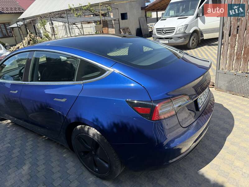 Седан Tesla Model 3 2020 в Чернівцях