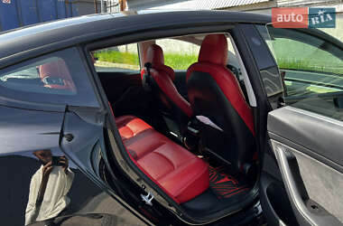 Седан Tesla Model 3 2021 в 