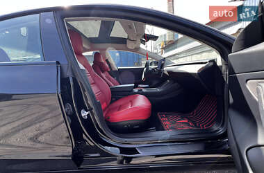 Седан Tesla Model 3 2021 в 