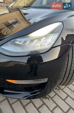 Седан Tesla Model 3 2019 в 