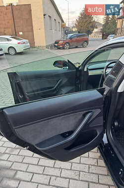 Седан Tesla Model 3 2019 в 