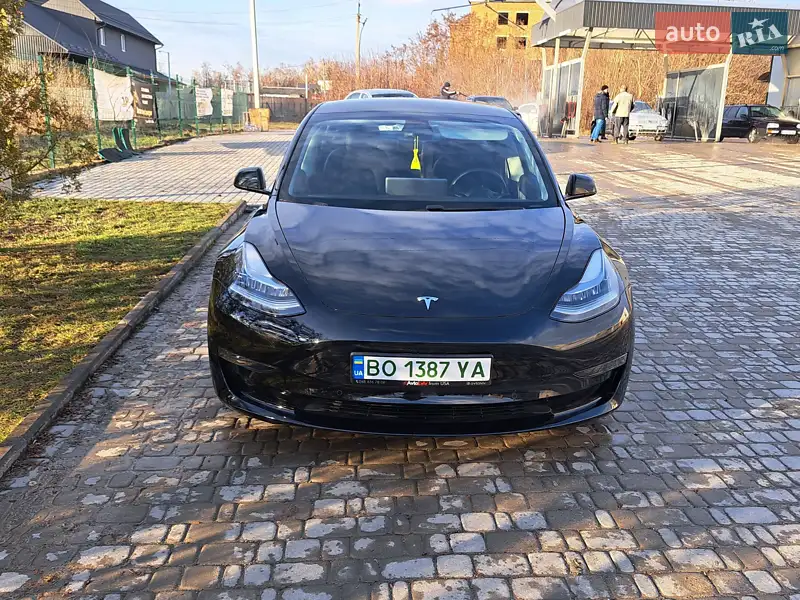 Седан Tesla Model 3 2020 в 
