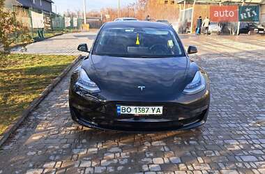 Седан Tesla Model 3 2020 в 