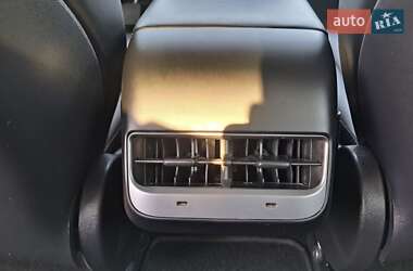 Седан Tesla Model 3 2020 в 