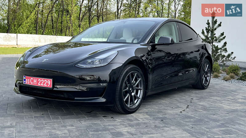 Седан Tesla Model 3 2022 в Луцьку