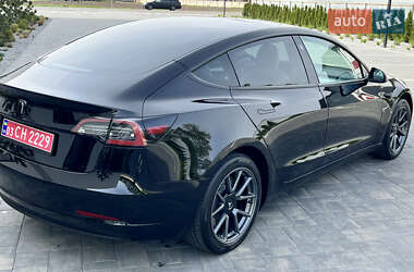Седан Tesla Model 3 2022 в 