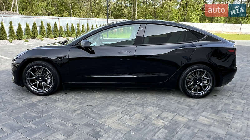 Седан Tesla Model 3 2022 в Луцьку