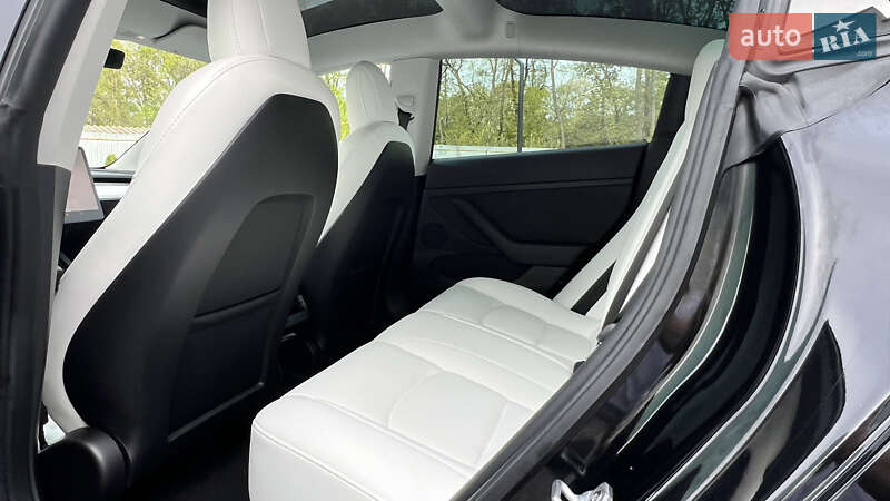 Седан Tesla Model 3 2022 в Луцьку