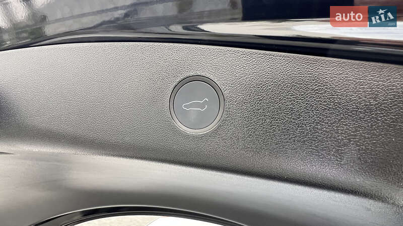 Седан Tesla Model 3 2022 в Луцьку