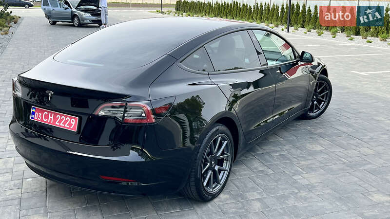 Седан Tesla Model 3 2022 в Луцьку