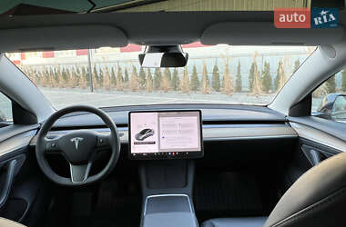 Седан Tesla Model 3 2021 в 