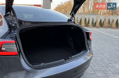 Седан Tesla Model 3 2021 в 