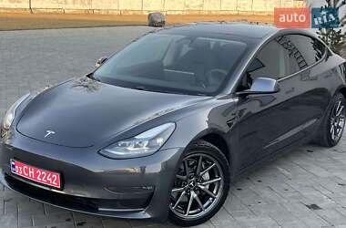 Седан Tesla Model 3 2021 в 