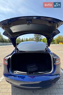 Седан Tesla Model 3 2023 в Луцке