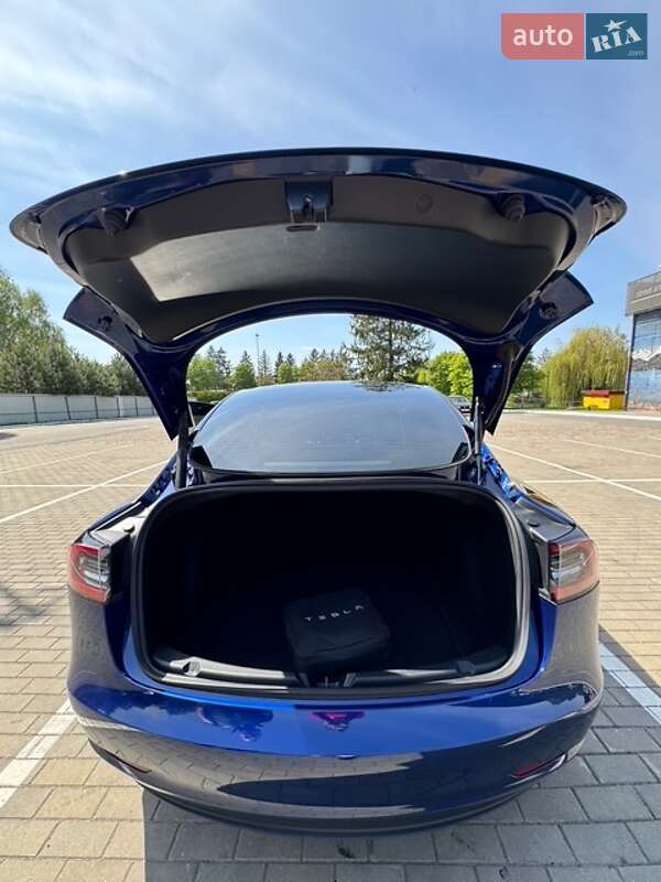 Седан Tesla Model 3 2023 в Луцке