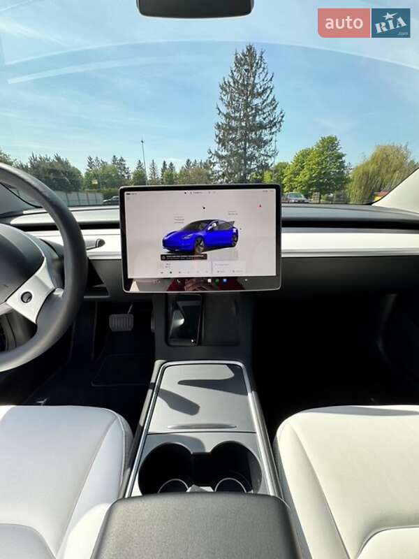 Седан Tesla Model 3 2023 в Луцке