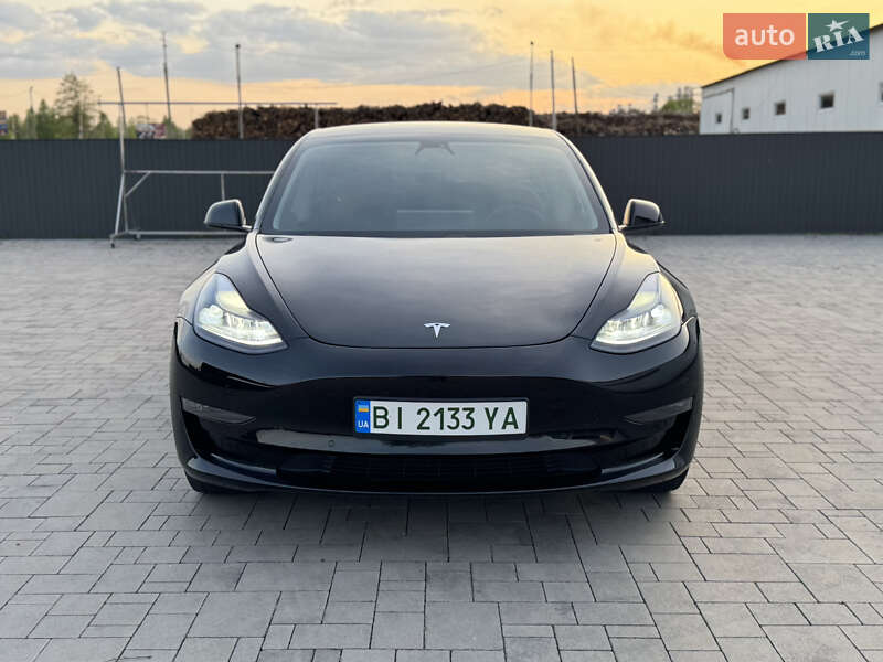 Седан Tesla Model 3 2021 в Калуше