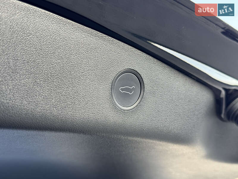 Седан Tesla Model 3 2021 в Калуше