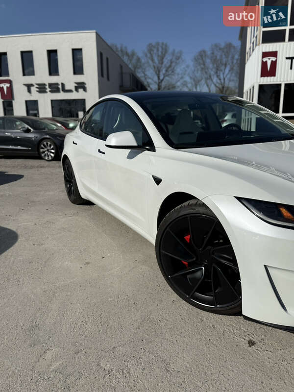 Седан Tesla Model 3 2024 в Виннице