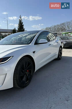 Седан Tesla Model 3 2024 в 
