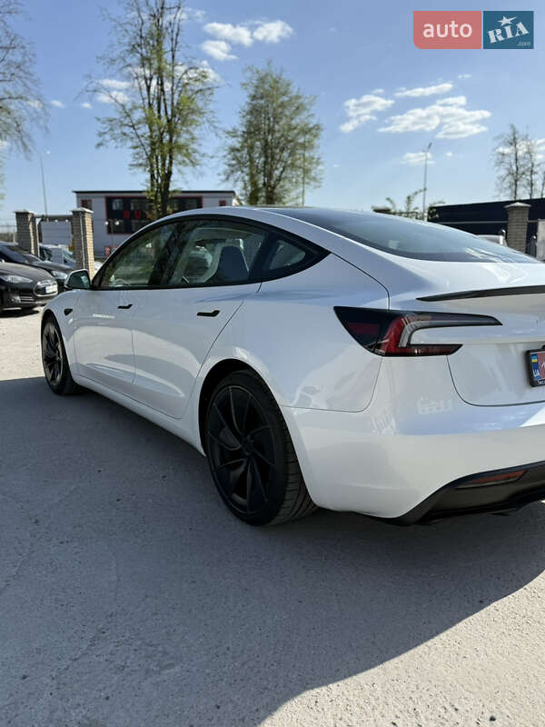 Седан Tesla Model 3 2024 в Виннице
