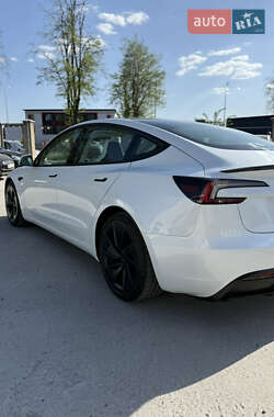 Седан Tesla Model 3 2024 в 