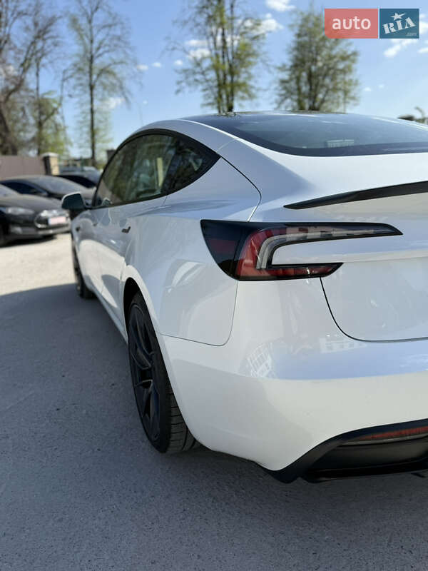 Седан Tesla Model 3 2024 в Виннице