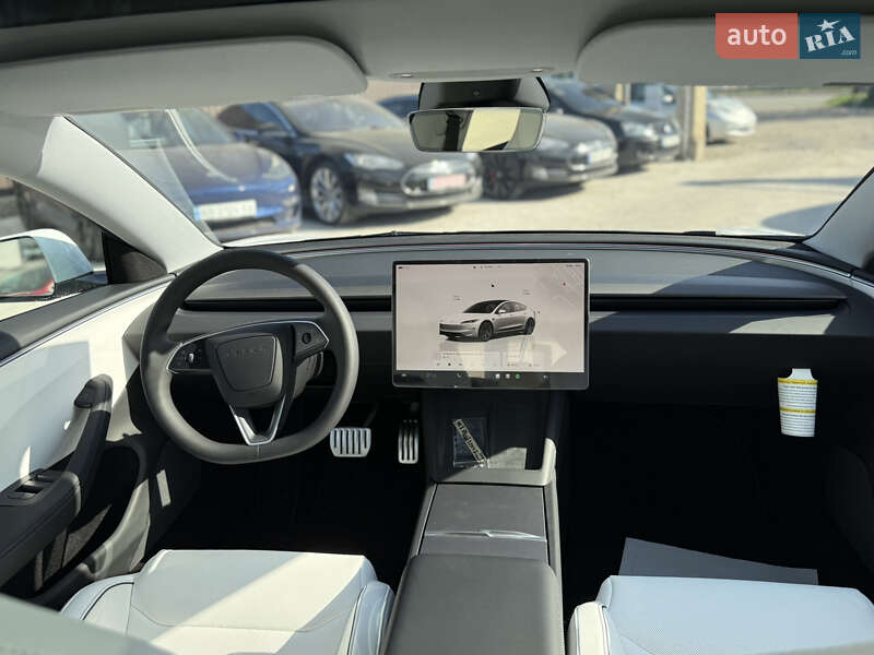 Седан Tesla Model 3 2024 в Виннице