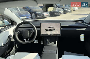 Седан Tesla Model 3 2024 в 