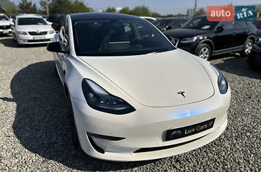Седан Tesla Model 3 2022 в 