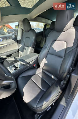 Седан Tesla Model 3 2022 в 