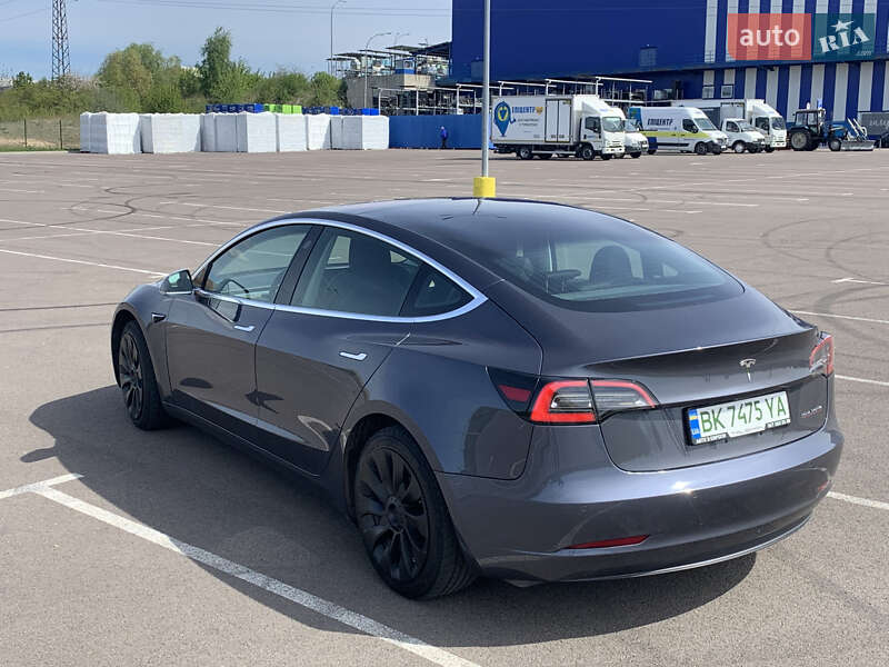 Седан Tesla Model 3 2019 в 