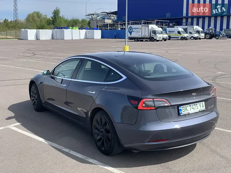 Седан Tesla Model 3 2019 в 