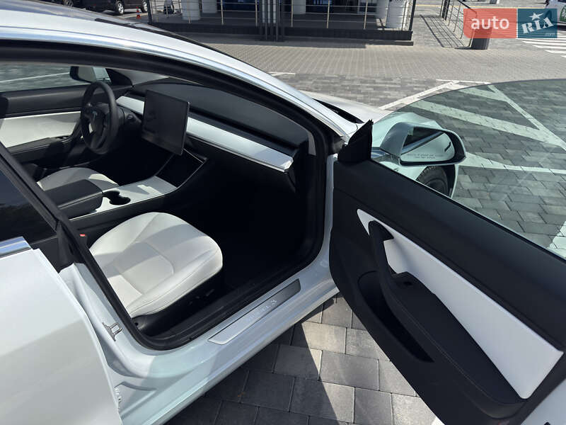 Седан Tesla Model 3 2019 в Виннице