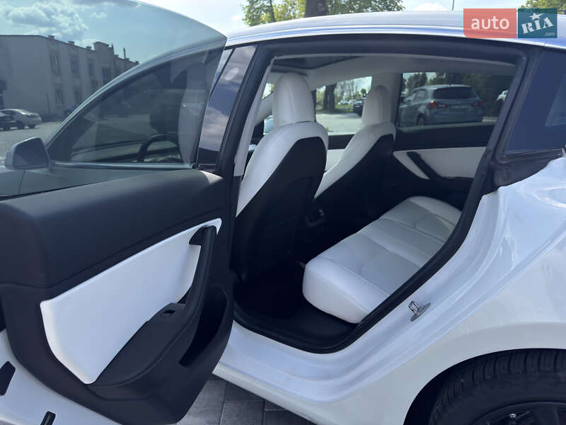 Седан Tesla Model 3 2019 в Виннице