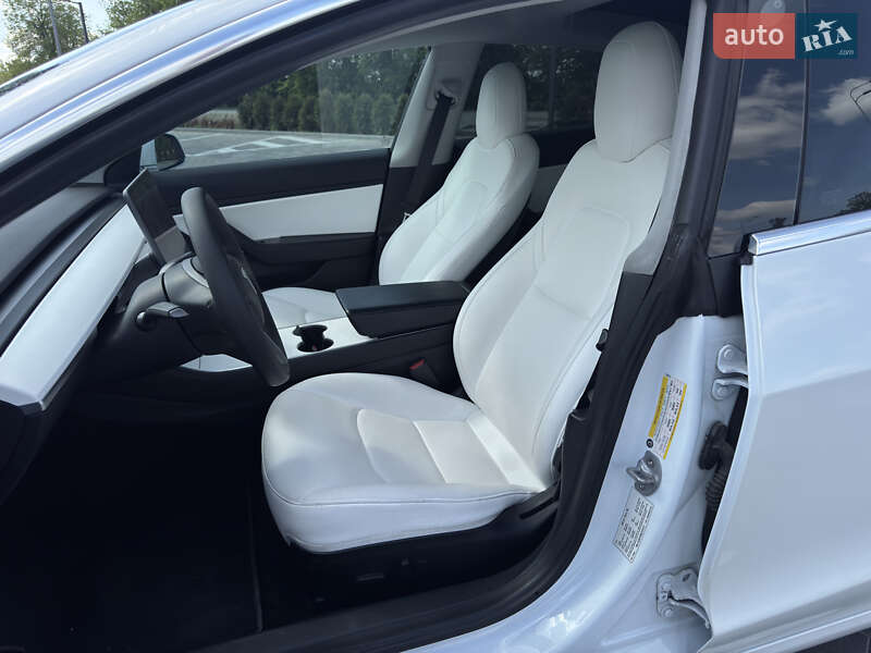 Седан Tesla Model 3 2019 в Виннице