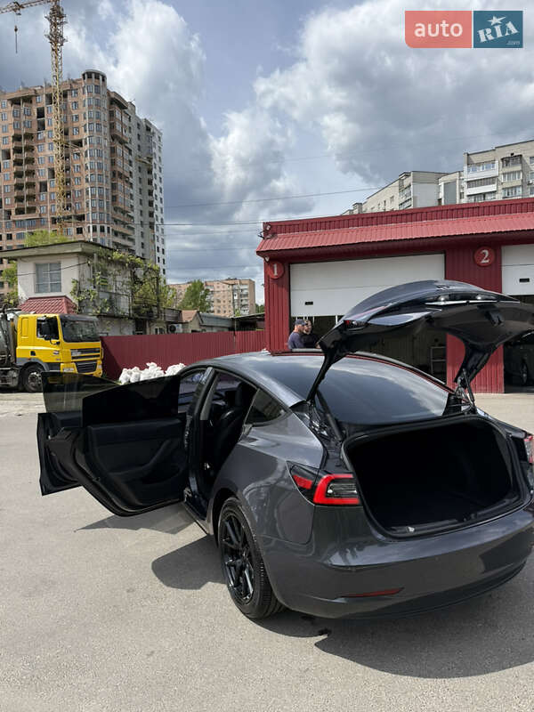 Седан Tesla Model 3 2022 в Вишгороді