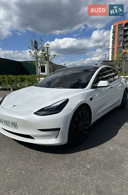 Седан Tesla Model 3 2023 в 
