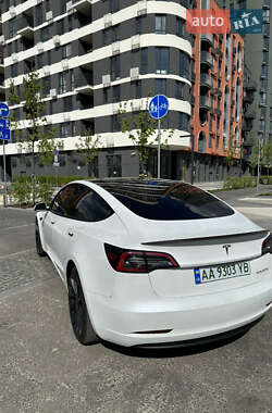 Седан Tesla Model 3 2023 в 